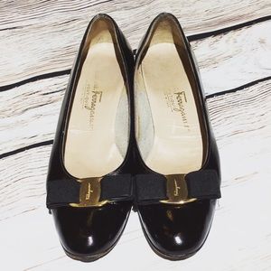 Vintage Salvatore Ferragamo black flats size 7.5